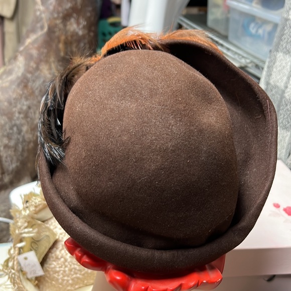 1940s War Time Brown Felt Hat With Feathers - Picture 4 of 8
